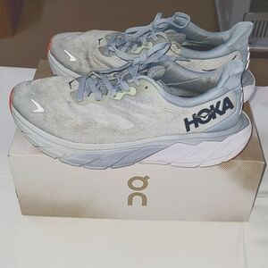 Hoka One Light Blue Arahi 6 Running Sneakers Women 9B or Men 7.5B